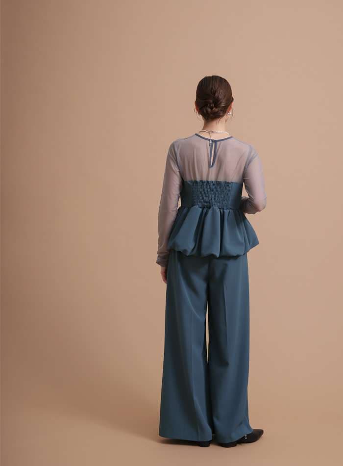 優雅なシルエットのパンツドレス