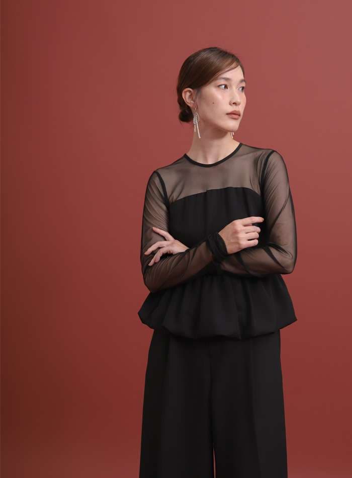 優雅なシルエットのパンツドレス