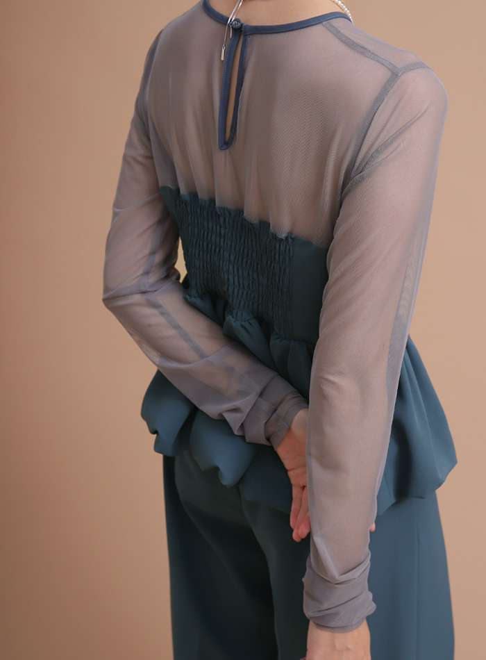 優雅なシルエットのパンツドレス