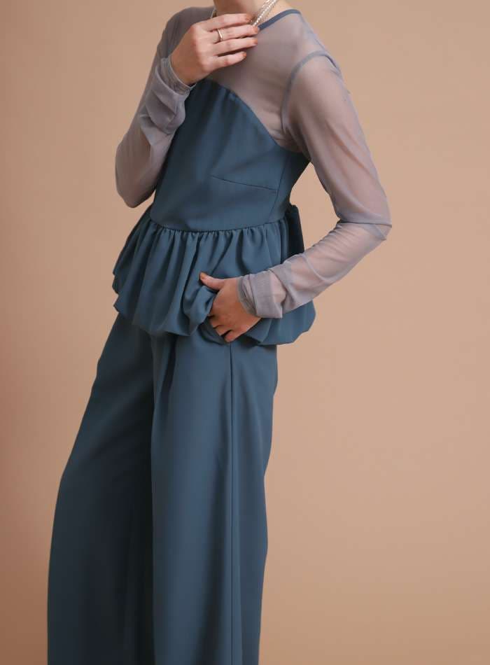 優雅なシルエットのパンツドレス