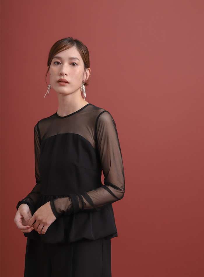 優雅なシルエットのパンツドレス