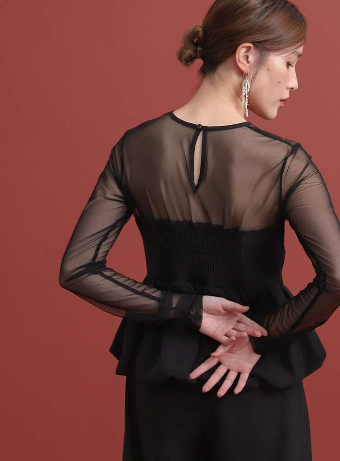 優雅なシルエットのパンツドレス