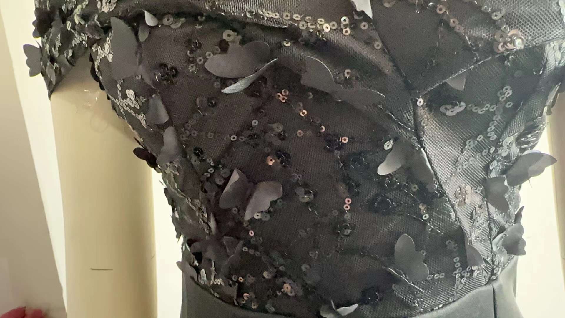 上品な花刺繍オフショルダーパンツドレス